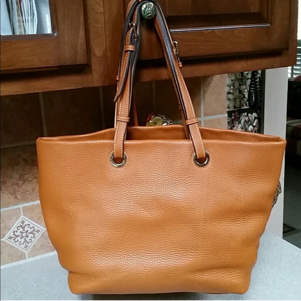 😍 Dooney & Bourke camel pebble leather tote bag